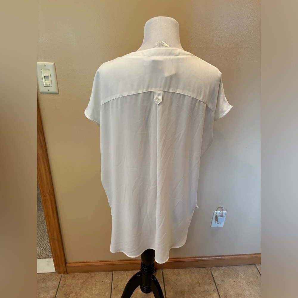 New York & Company Women’s Short Sleeve Blouse Size XL NWT - Picture 2 of 5